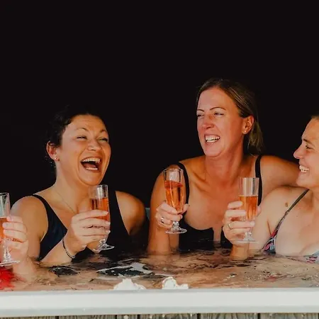 Tinyhouse Direkt Am Angeln Ruderboot Sup Sauna Und Hot Tub *